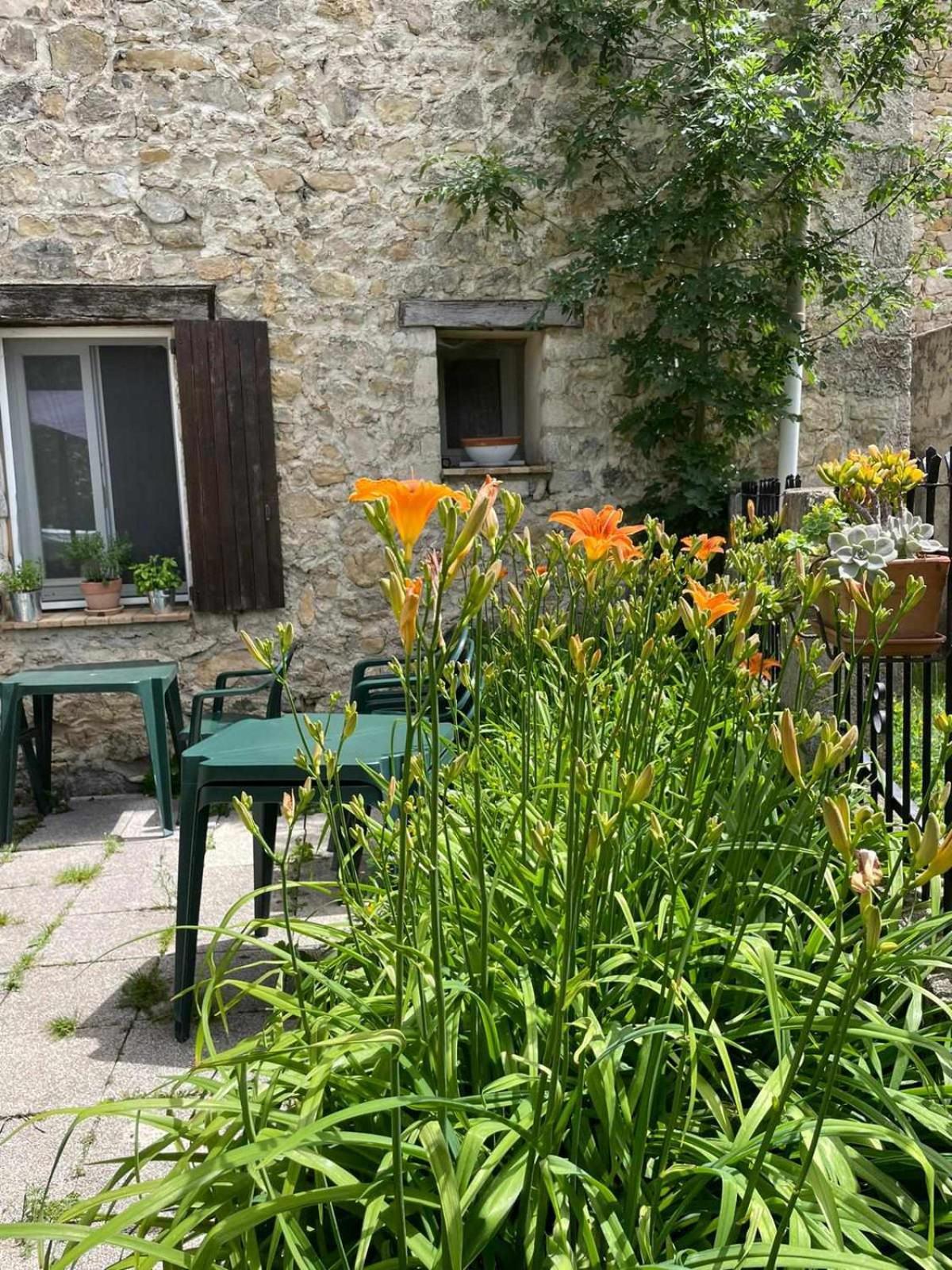 Auberge Lou Jas Soleilhas Exterior photo